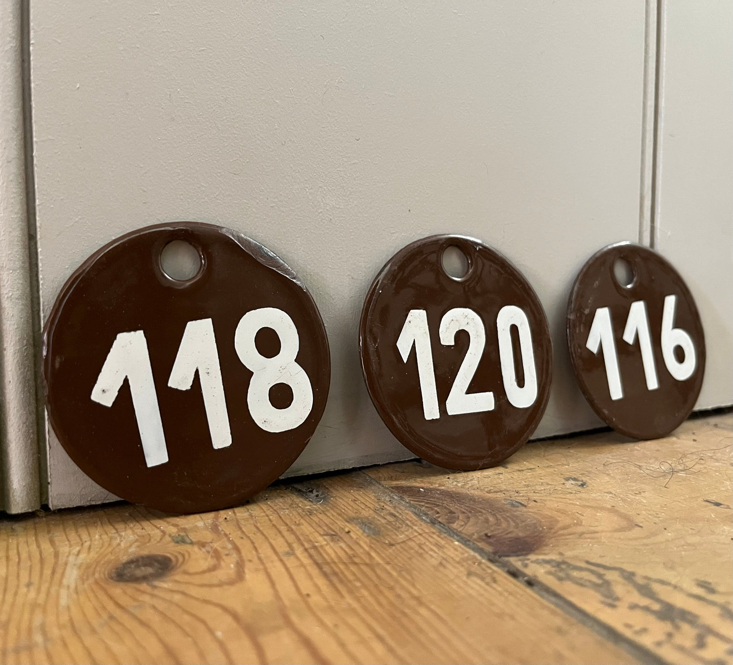 Enamel number discs