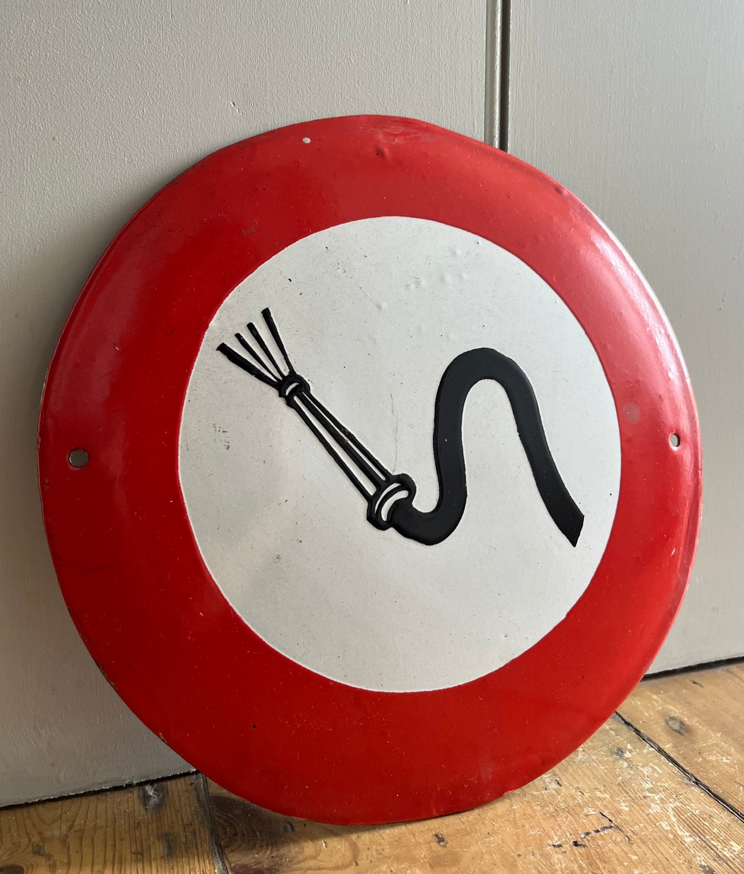 Round enamel fire hose sign