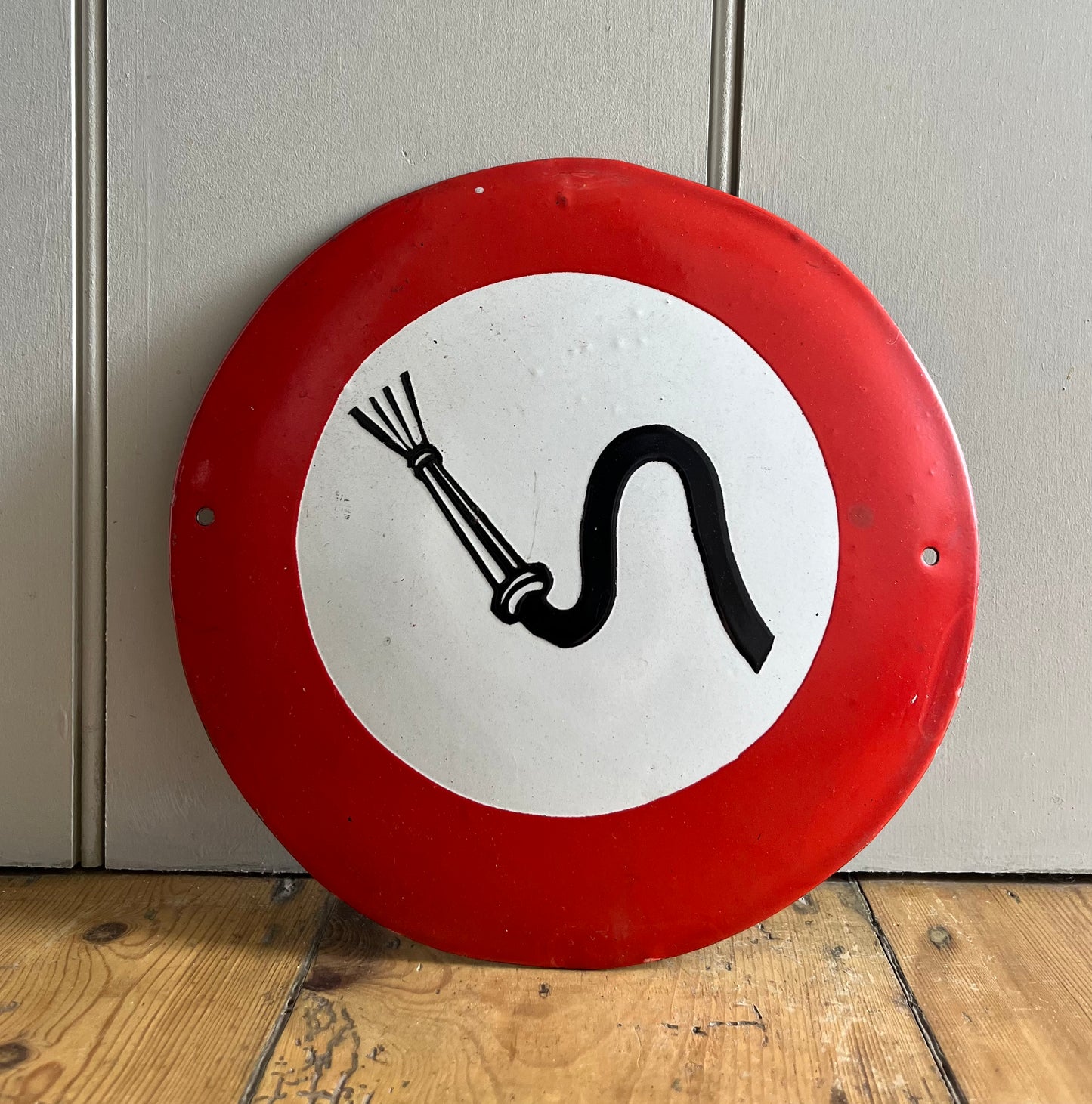 Round enamel fire hose sign